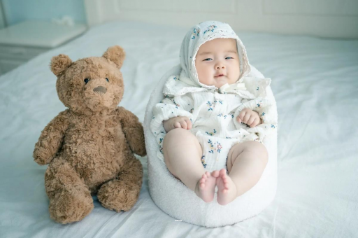 诸暨宝宝挠耳朵是怎么回事